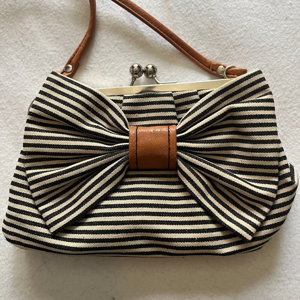 American Eagle Crossbody Purse 8 ½ x 6 - Picture 3 of 8